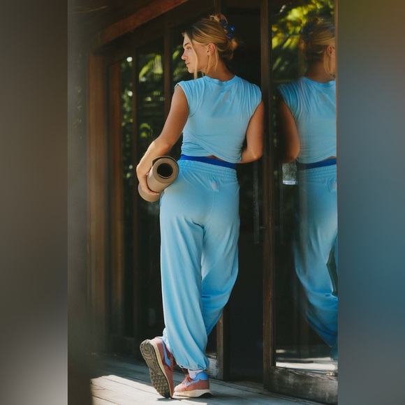 NWT FP Movement by Free People Hot Shot Crossover Set - Picture 2 of 7